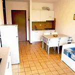 Appartamento One-bedroom Near River 8 *