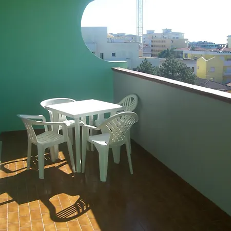 דירה One-bedroom Near River 8