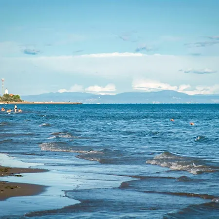 One-bedroom Near River 8 *