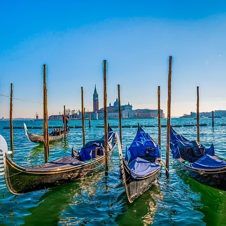 One-bedroom Near River 8 アパート *