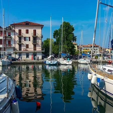 One-bedroom Near River 8 Apartment