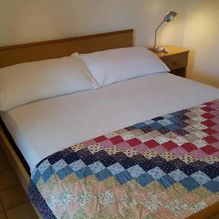 One-bedroom Near River 8 *