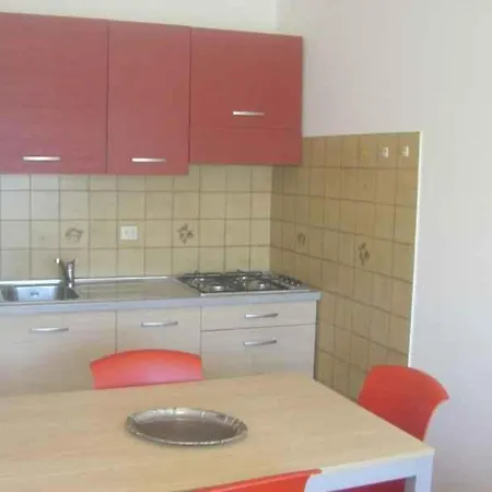 Apartment One-bedroom Near River 8 *