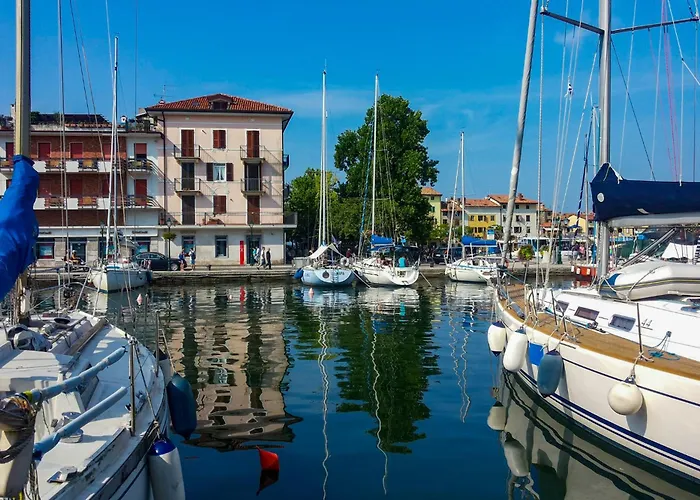 One-bedroom Near River 8 Apartment