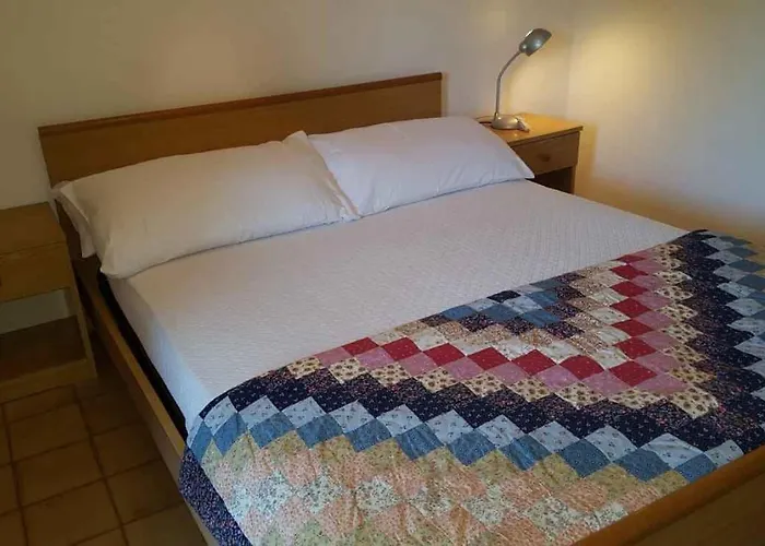 One-bedroom Near River 8 *